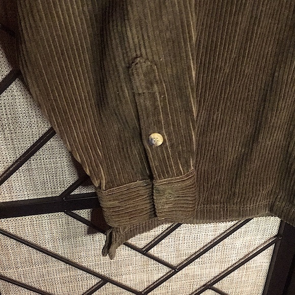 GENTLY USED COUNTY SEATS MEDIUM GREEN CORDUROY SHIRT  UNISEX - Picture 5 of 6
